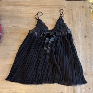 Victoria's Secret Black Lace Pleated Babydoll Lingerie  - Large - Like New